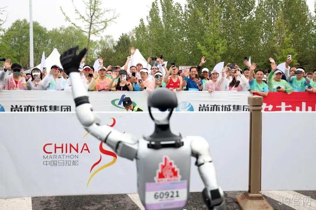 全球首个，人形机器人“跑团”在亦庄！2025北京亦庄半程马拉松暨人形机器人半程马